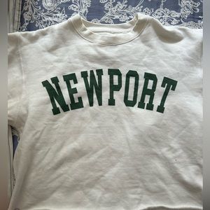 Cropped white sweatshirt